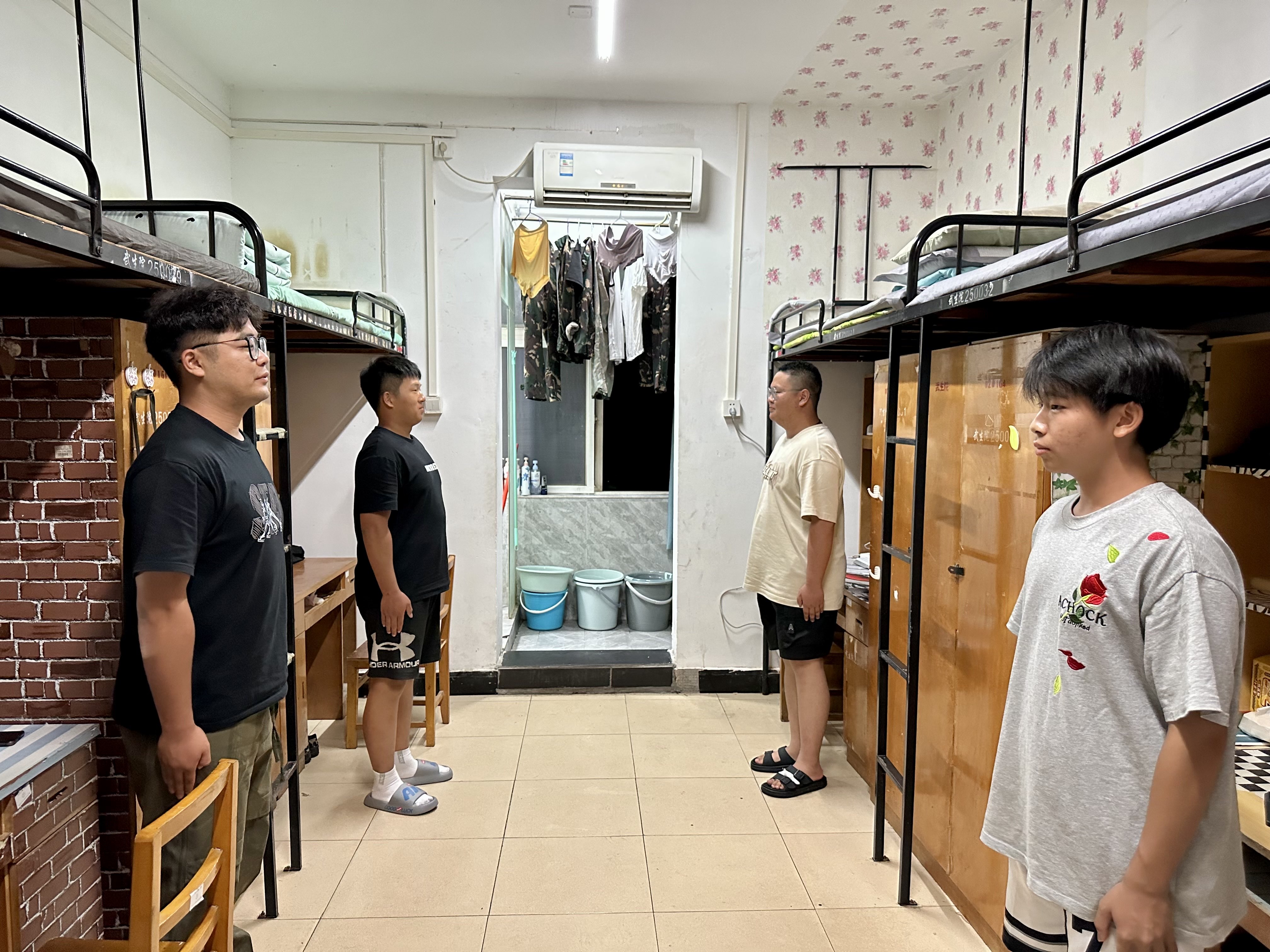 教官在寝室把我插到崩溃