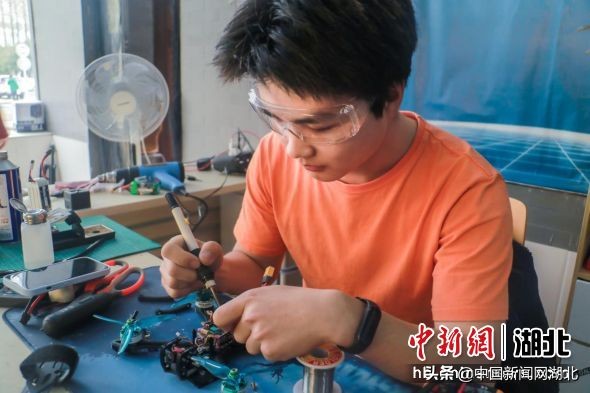 “00后”理工男把专业课玩出新花样