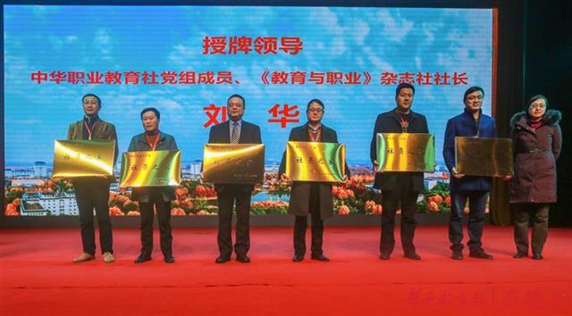 842ccc78-a9b6-44ad-8ee6-4c1143cfb3d7.jpg