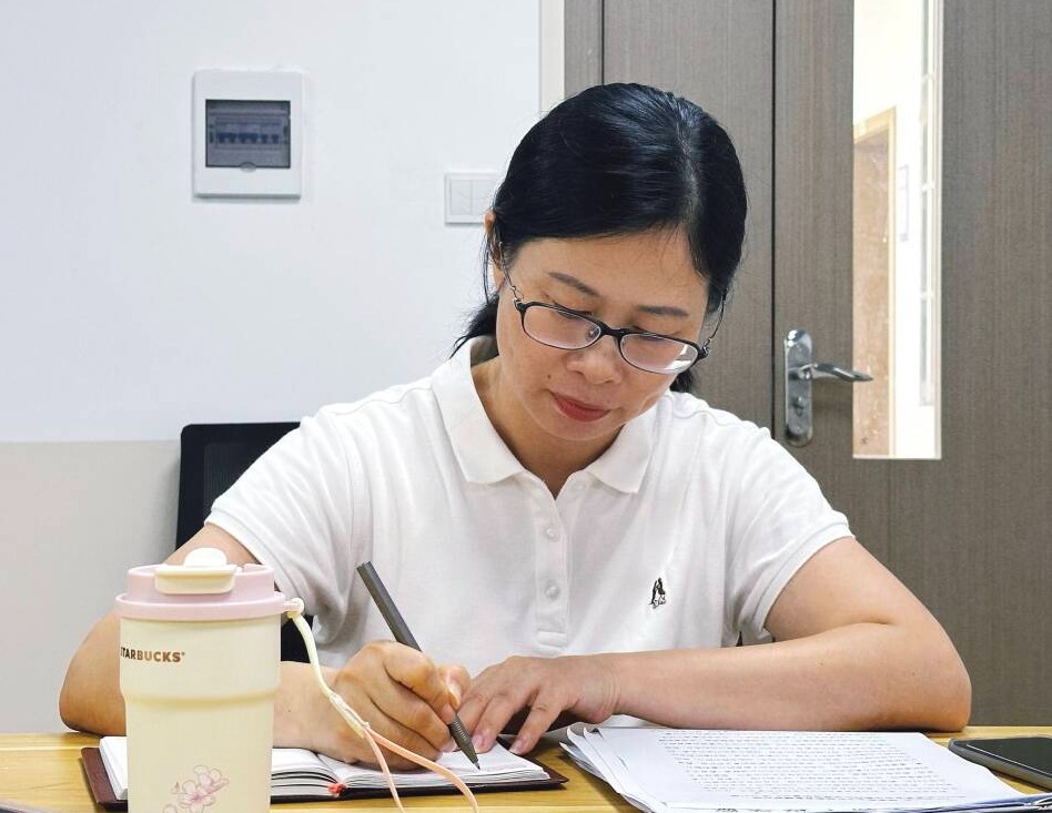 文学院党总支副书记 张慧