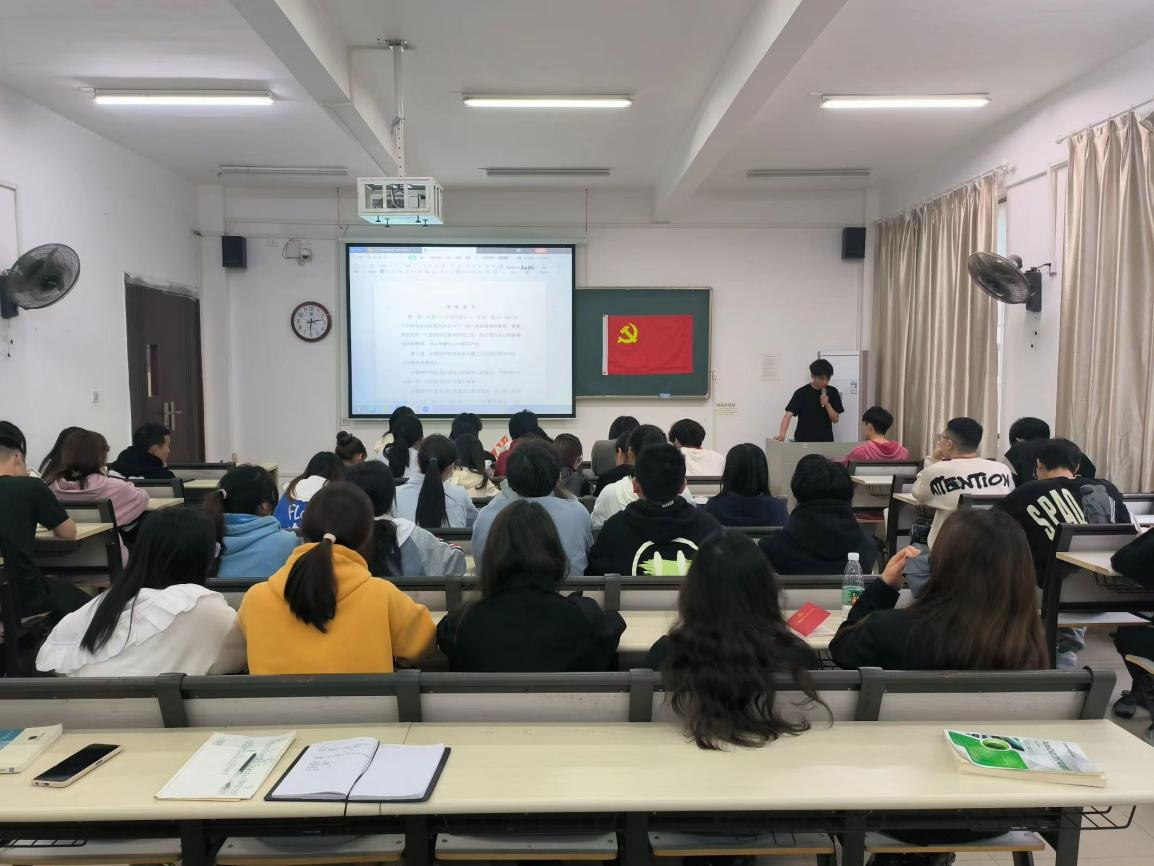点击并拖拽以移动