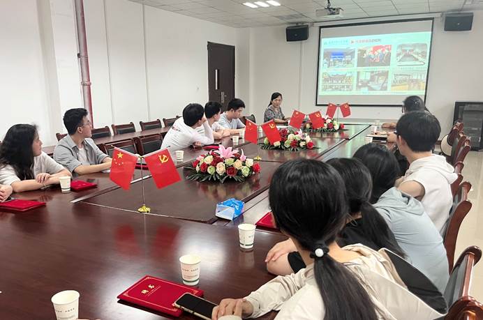 校友办副主任宋娟作杨帆启航，离校不离“家”主题宣讲