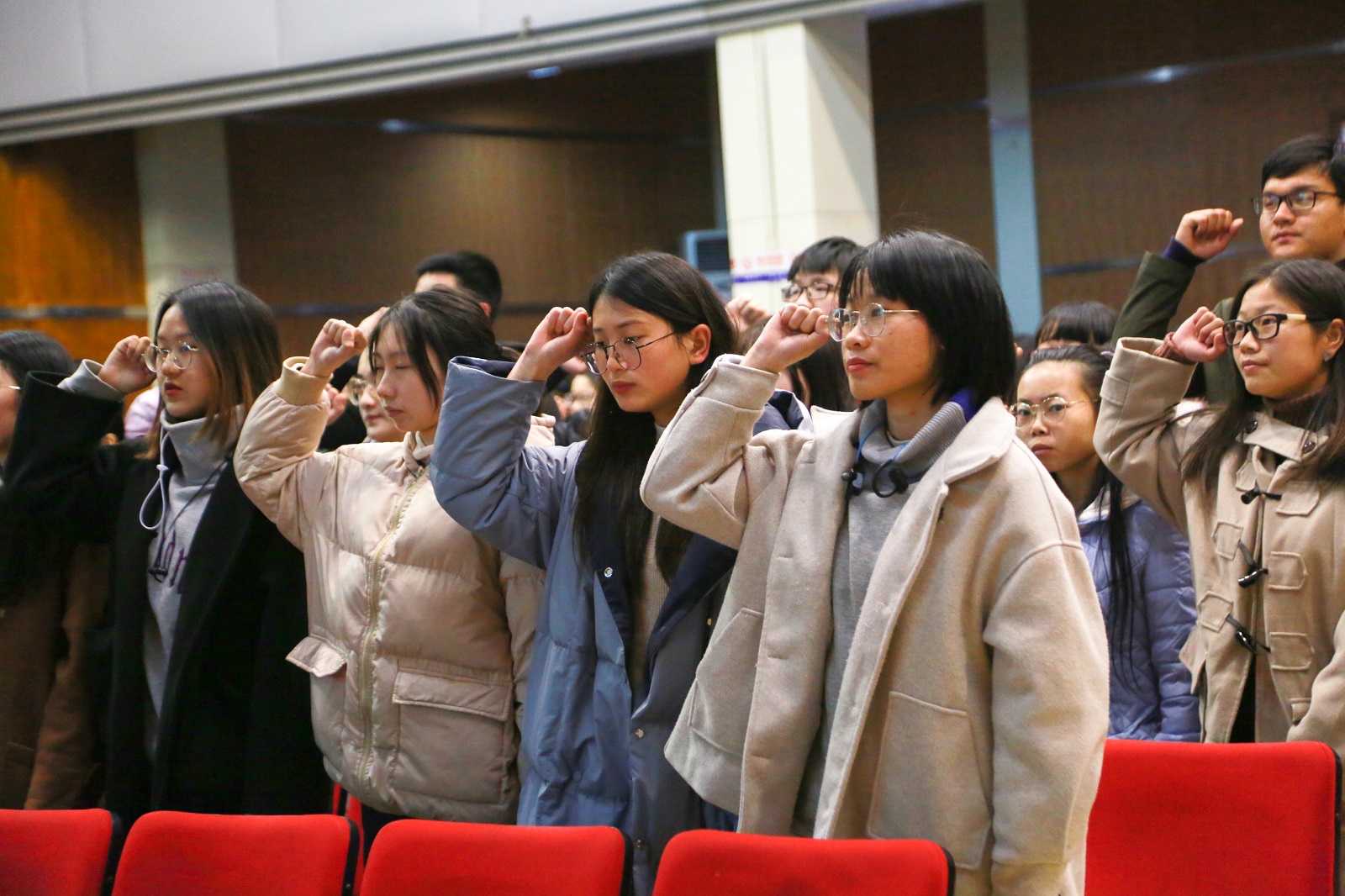 1551840114607553.jpg 图为赛会志愿者宣誓.JPG