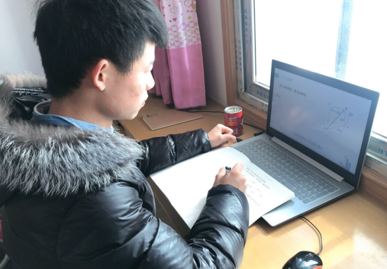 推迟开学不停学 我校学生在线享受-gai252.png