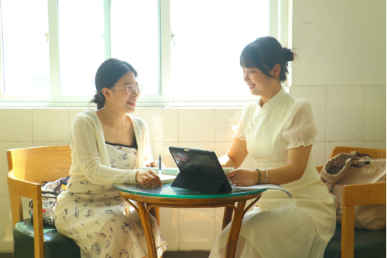 陈许晴、雷一心相约在图书馆复习